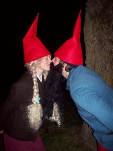 gnomes rubbing noses